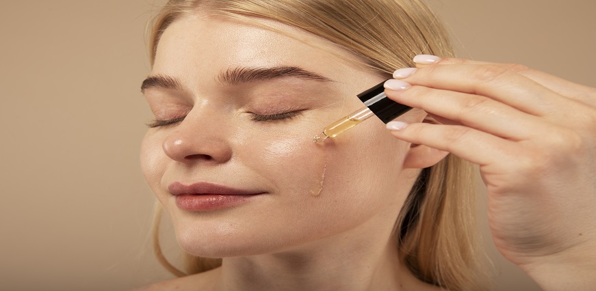 What Is Retinol? Meaning, Uses, Benefits & Side Effects